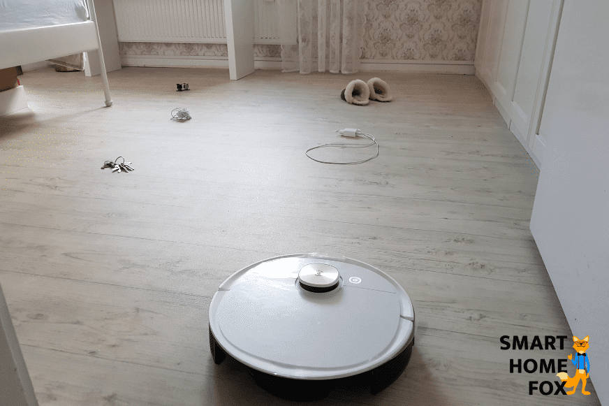 Deebot OZMO T8 in the obstacle detection test of flat objects